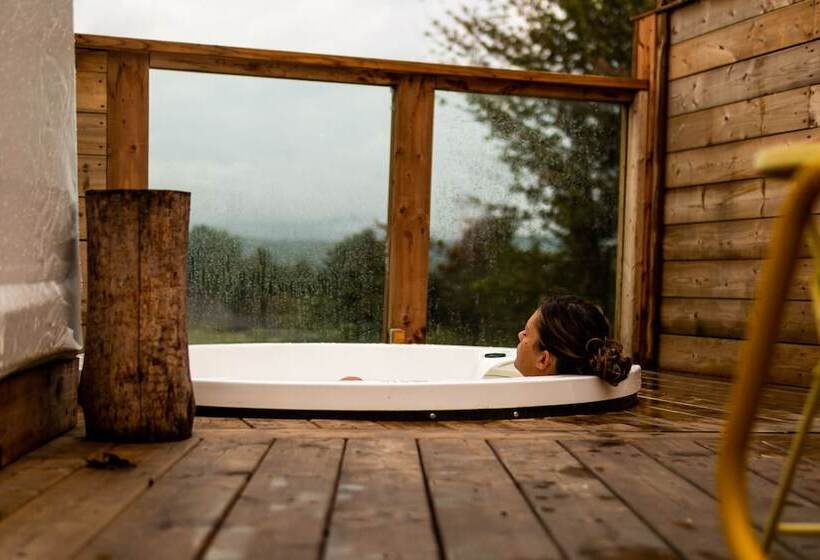 Отель Mi Clos Luxury Pods With Private Jacuzzis