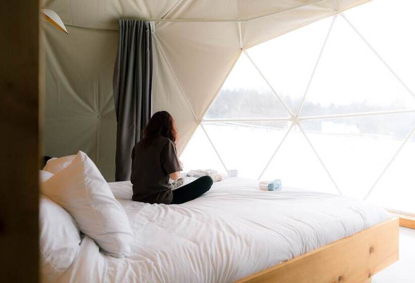 Отель Mi Clos Luxury Pods With Private Jacuzzis