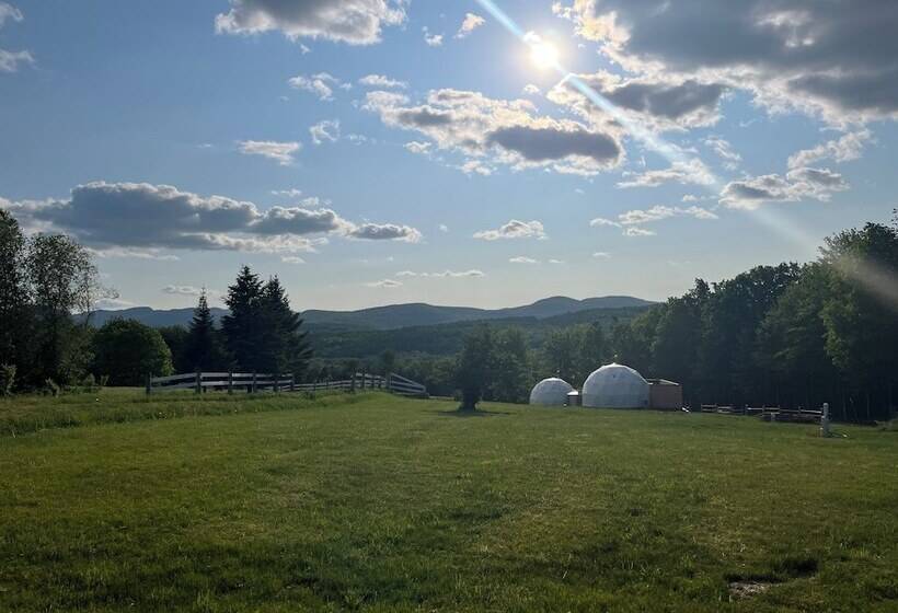 Отель Mi Clos Luxury Pods With Private Jacuzzis