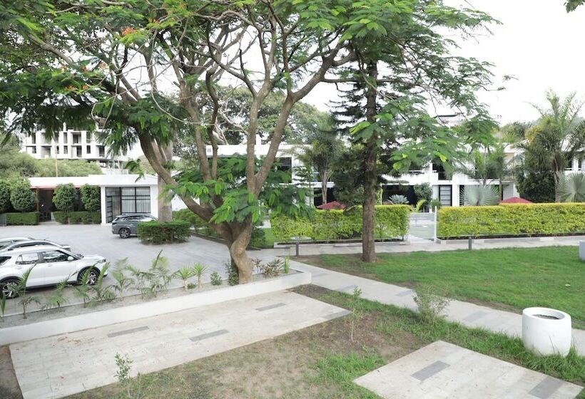 هتل Villa Alpha International