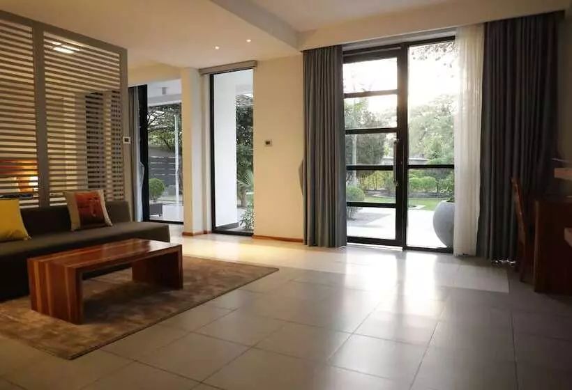 هتل Villa Alpha International