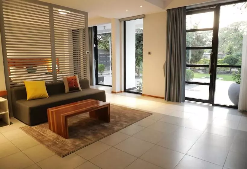 هتل Villa Alpha International