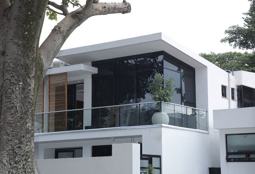 هتل Villa Alpha International