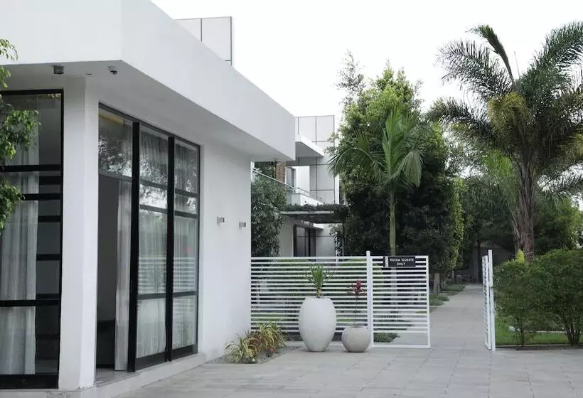 هتل Villa Alpha International