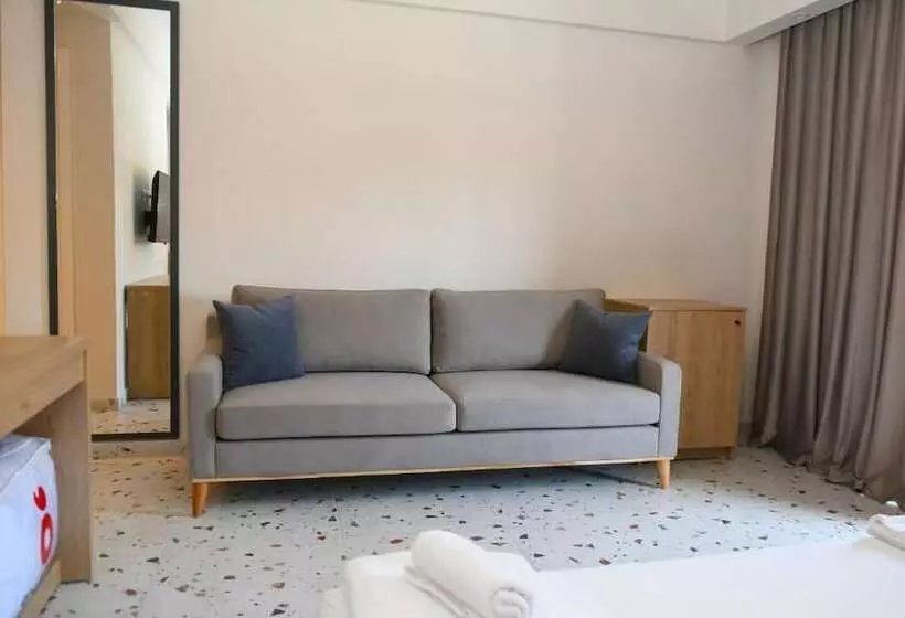 Hotelli Village By The Sea