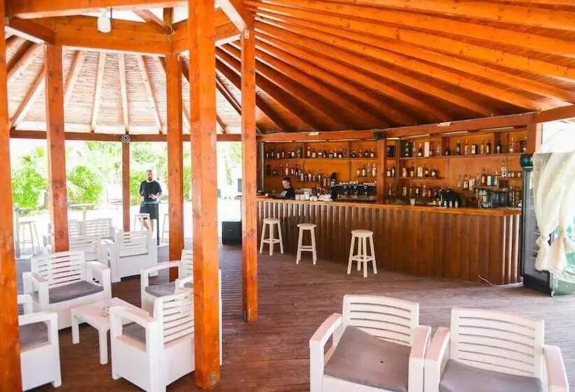 Hotelli Village By The Sea