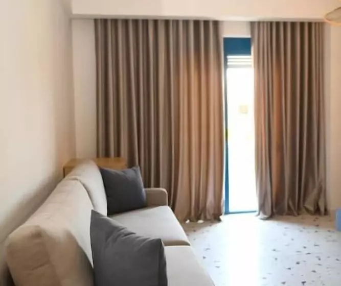 Hotelli Village By The Sea