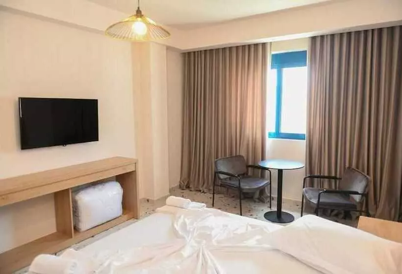 Hotelli Village By The Sea