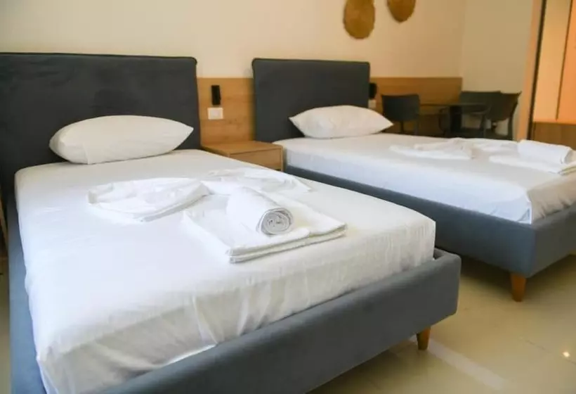 Hotelli Village By The Sea