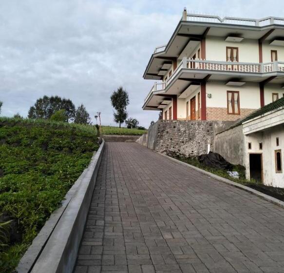 ペンション Bromo Seruni Astungkara Homestay