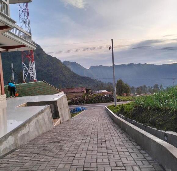 ペンション Bromo Seruni Astungkara Homestay