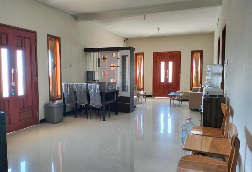 ペンション Bromo Seruni Astungkara Homestay