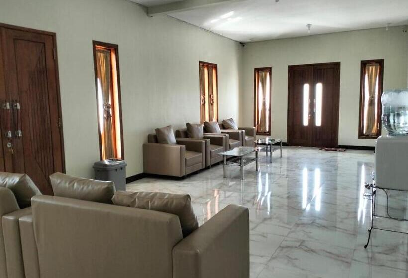 ペンション Bromo Seruni Astungkara Homestay