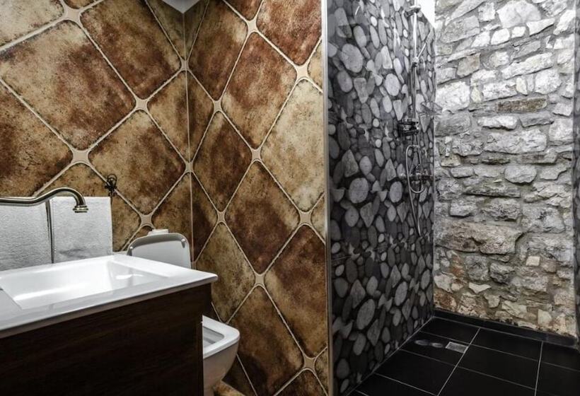 膳宿费 Hani I Xheblatit