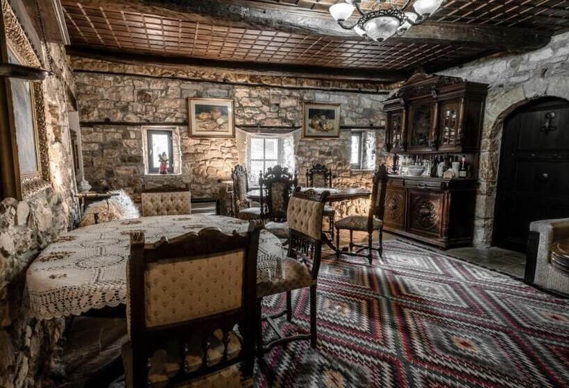 膳宿费 Hani I Xheblatit