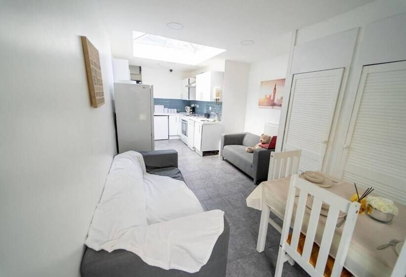 레지던스 Stunning Studio Next To Restaurants!