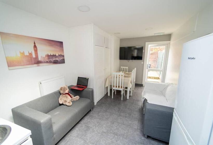 레지던스 Stunning Studio Next To Restaurants!