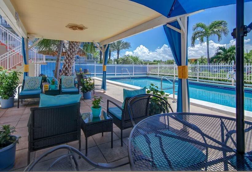 Castle By The Sea Motel