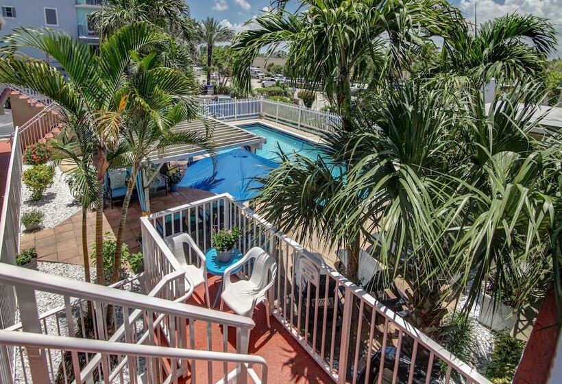 Castle By The Sea Motel