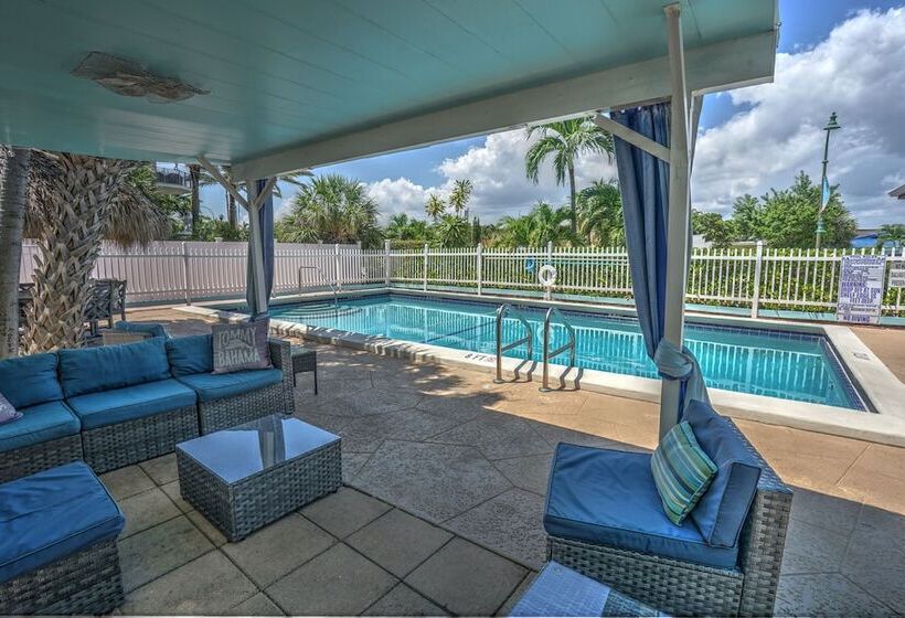 Castle By The Sea Motel