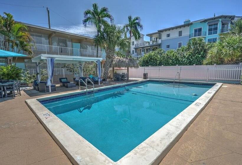 Castle By The Sea Motel