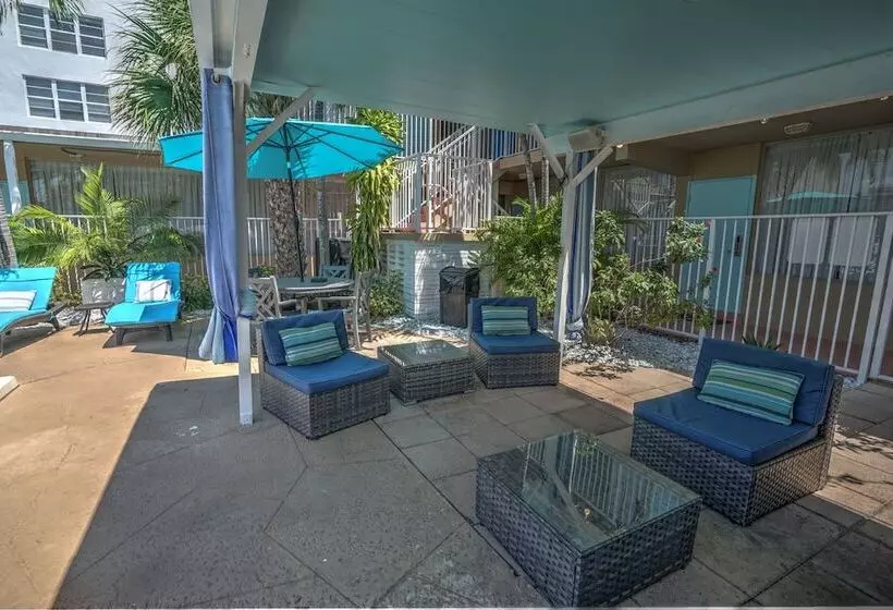 Castle By The Sea Motel
