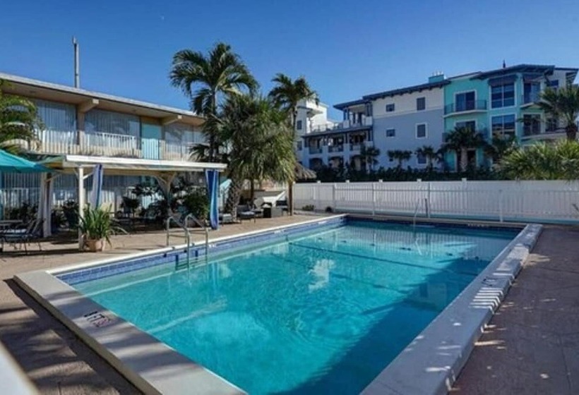 Castle By The Sea Motel