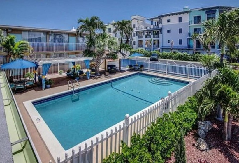 Castle By The Sea Motel