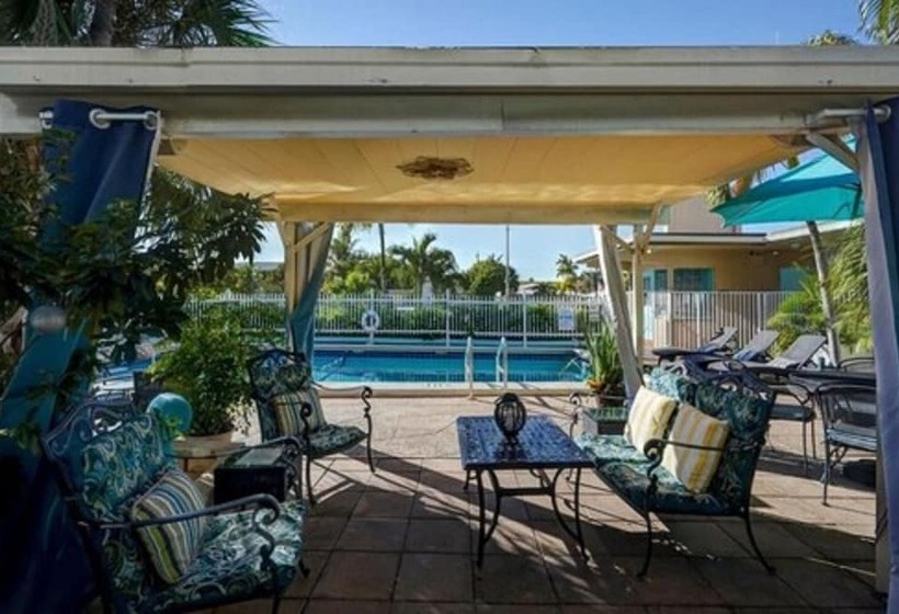 Castle By The Sea Motel