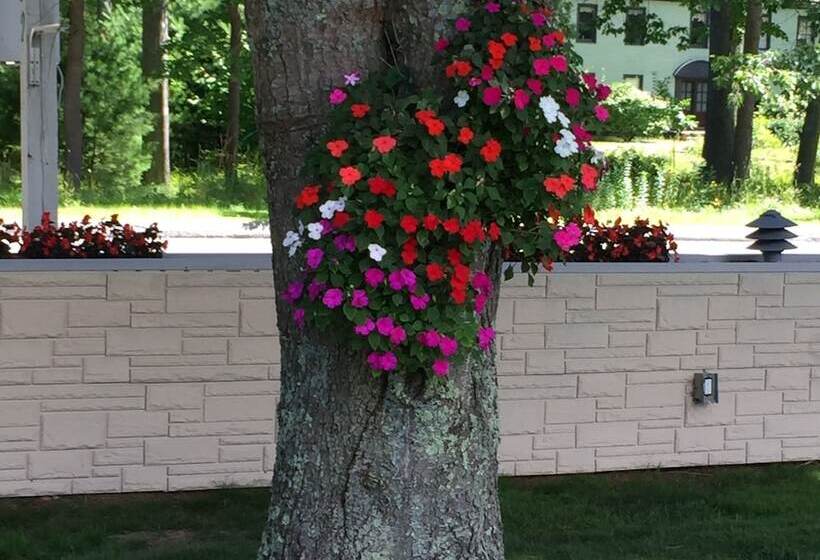 Cromwell Harbor Motel