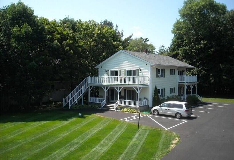 Cromwell Harbor Motel