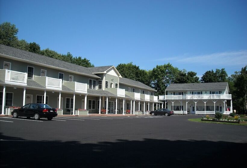 Cromwell Harbor Motel