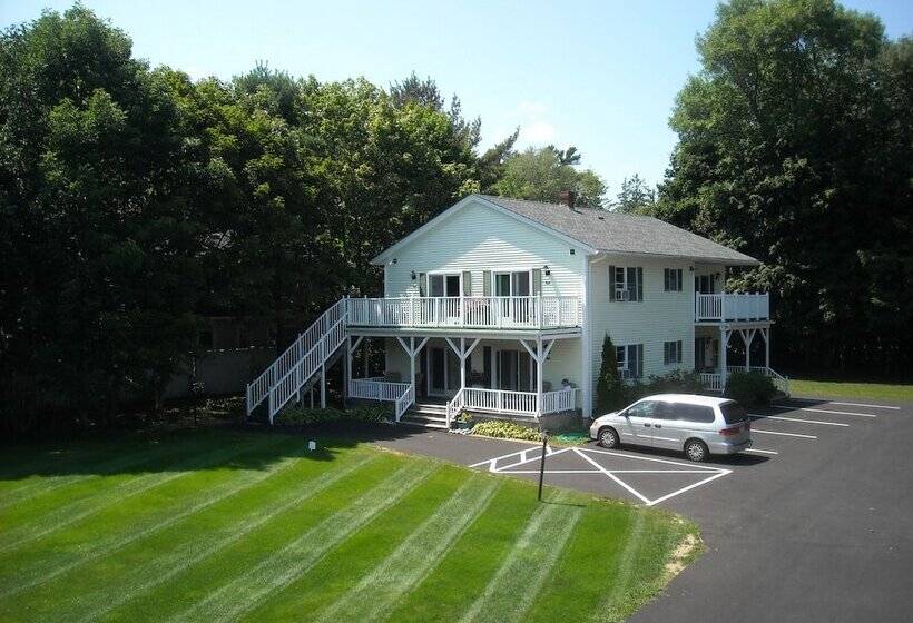 Cromwell Harbor Motel