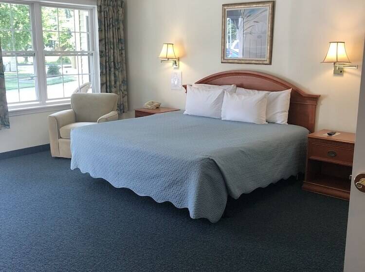 Cromwell Harbor Motel