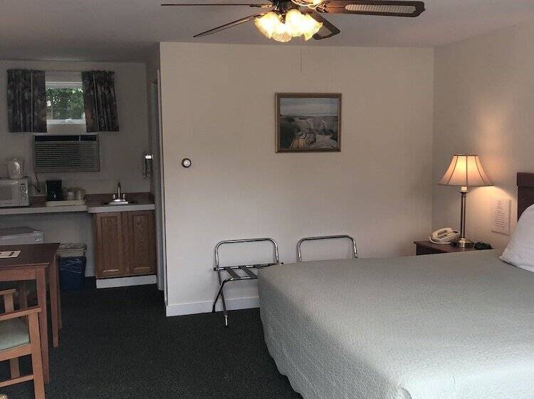 Cromwell Harbor Motel