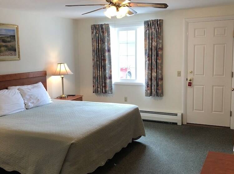 Cromwell Harbor Motel