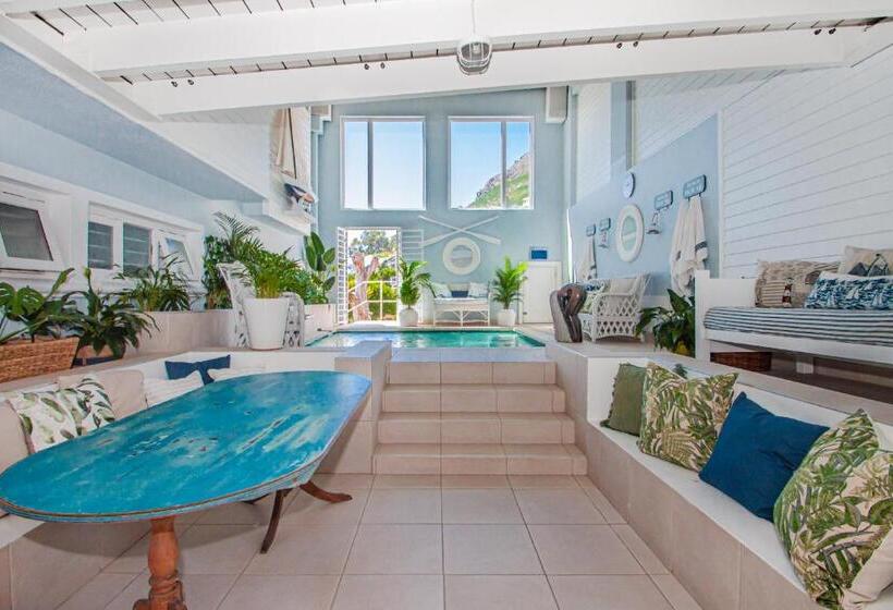 ホテル A Boat House