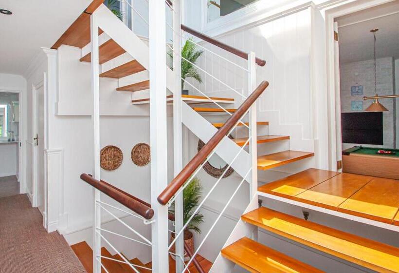 ホテル A Boat House