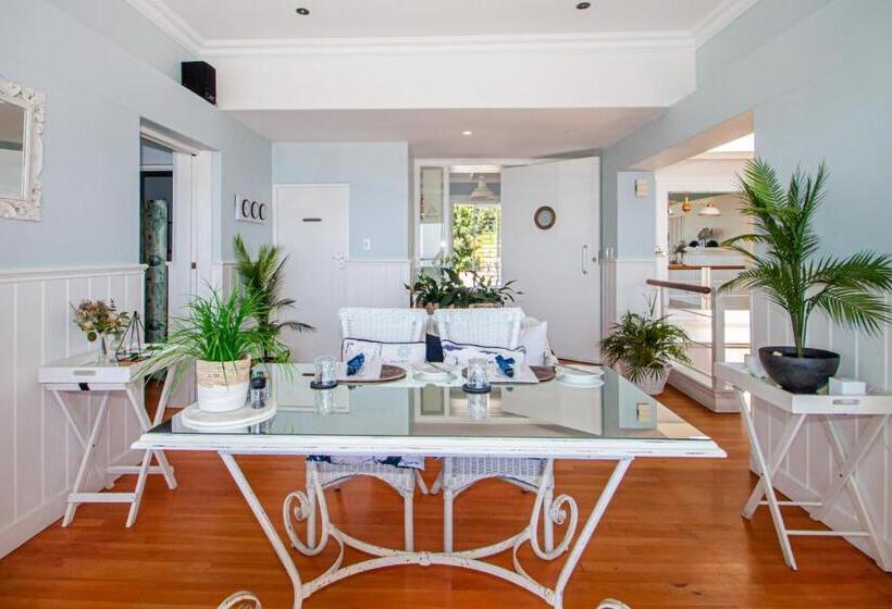 ホテル A Boat House