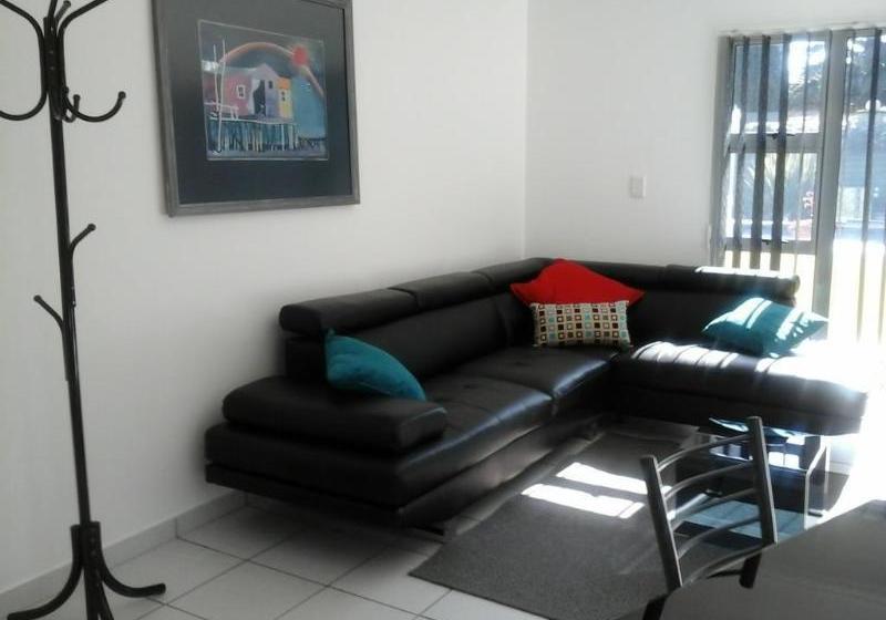 Отель Araluen Cottage