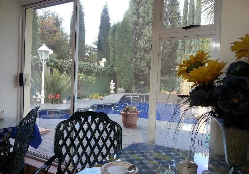 Отель Araluen Cottage