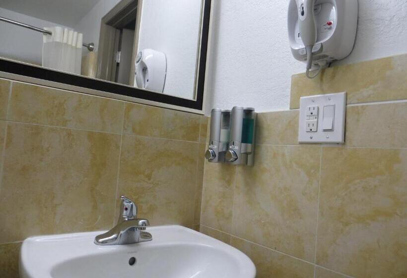 Отель Budget Inn Lake Wales