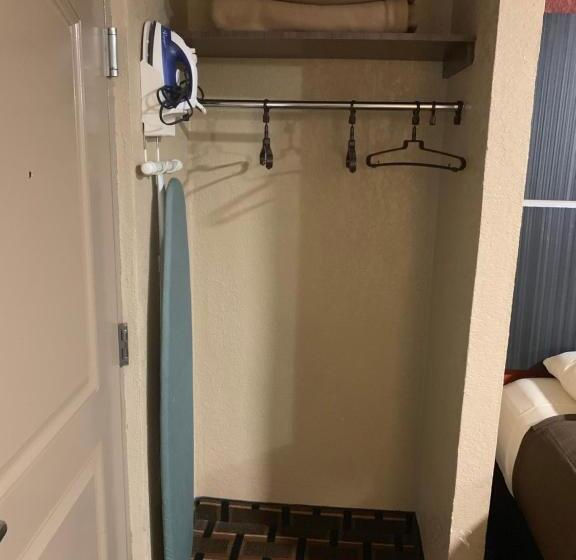 Отель Budget Inn Lake Wales