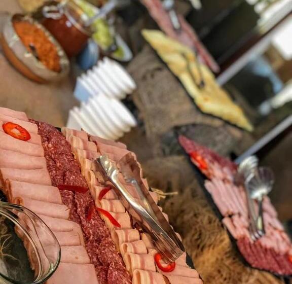 Hotel Complex Mona Caraiman