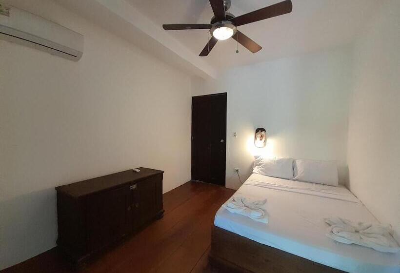 Отель Hibiscus Garden