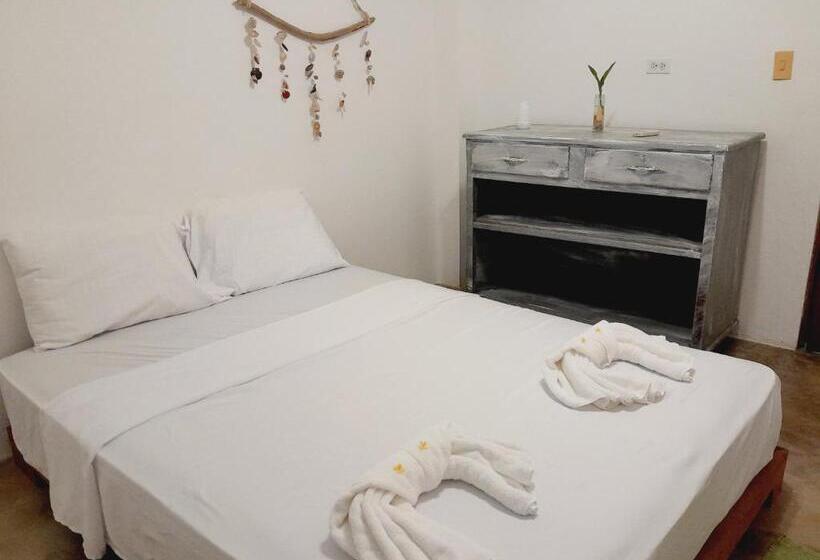 Отель Hibiscus Garden