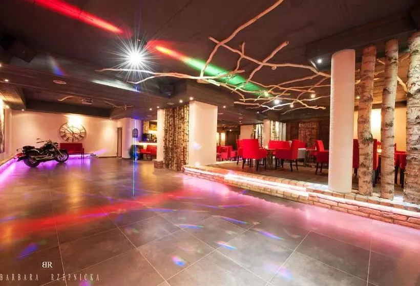 Hotelli Lipowy Most