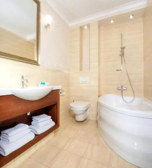 Hotelli Lipowy Most