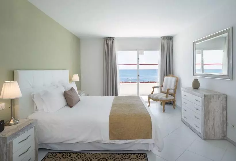 هتل Miraflores Beach & Country Club