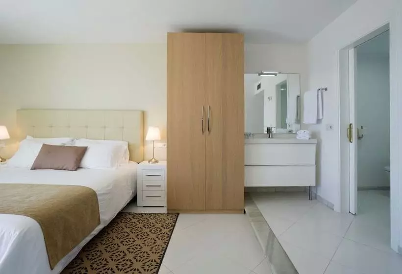هتل Miraflores Beach & Country Club